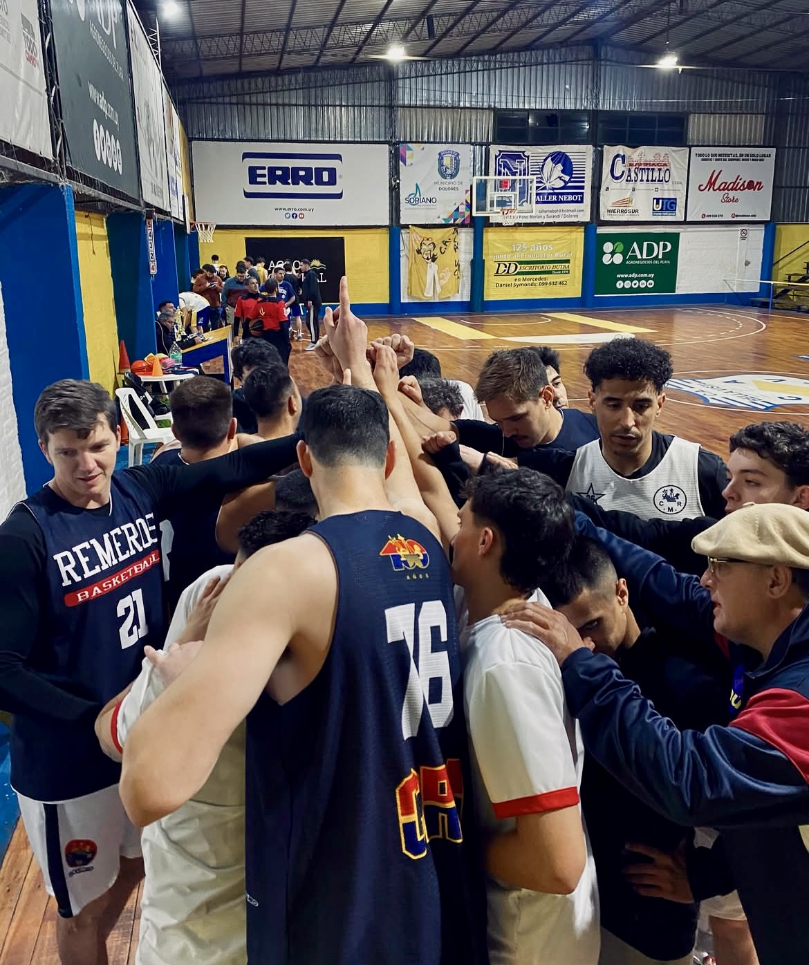 “Remeros se quedó con el tercer puesto del Súper 4 tras vencer a Bella Vista 93-77. La gran figura fue Lucas Silva, pese a estar en el equipo perdedor.”