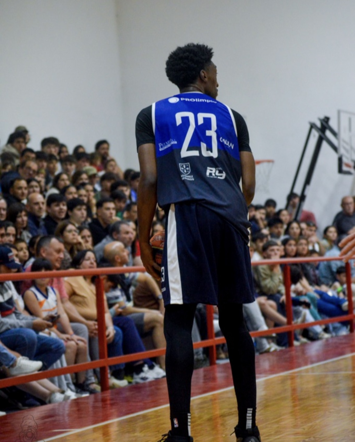 Pacaembú sigue firme y con paso de campeón. Da Costa brilló y el equipo azul volvió a ganar fuera de casa para mantener el invicto.