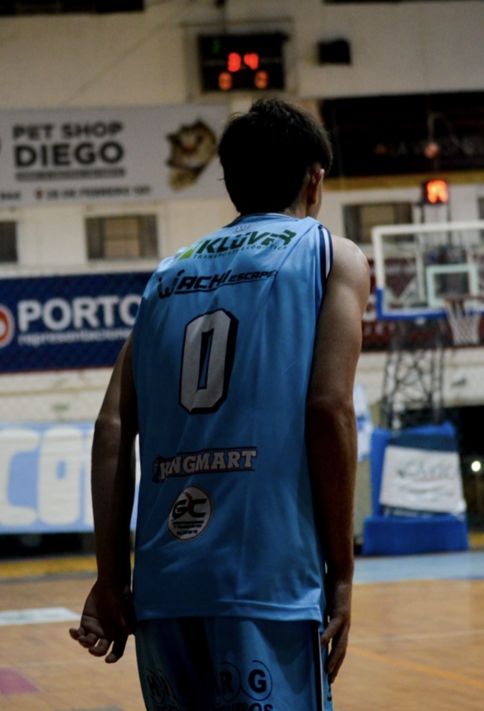 Mateo Birriel y Mateo Cancela fueron claves en el triunfo de Praga ante Nacional, en una noche de intensidad, triples decisivos y un cierre donde el Celeste impuso su frescura física.