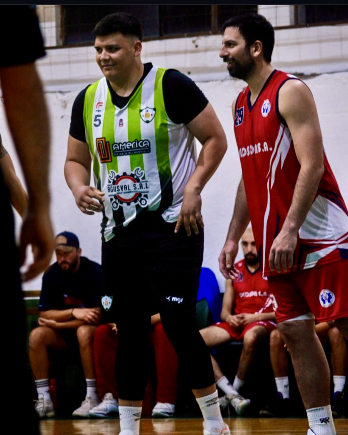 Vuelve la acción a la LRBS. Desde este jueves comienza una etapa decisiva del torneo: fechas claves, Play In confirmados y la lucha por la permanencia ya en el horizonte. Con cuatro equipos clasificados directamente y Racing–Nacional disputando el ingreso a la segunda fase.